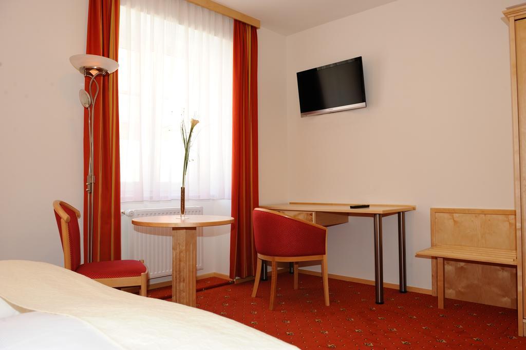 Hotel-Gasthof-Fleischerei - Zur Alten Post Schwanberg Phòng bức ảnh